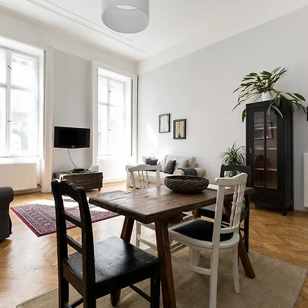 Stunning Cozy Design Budapest